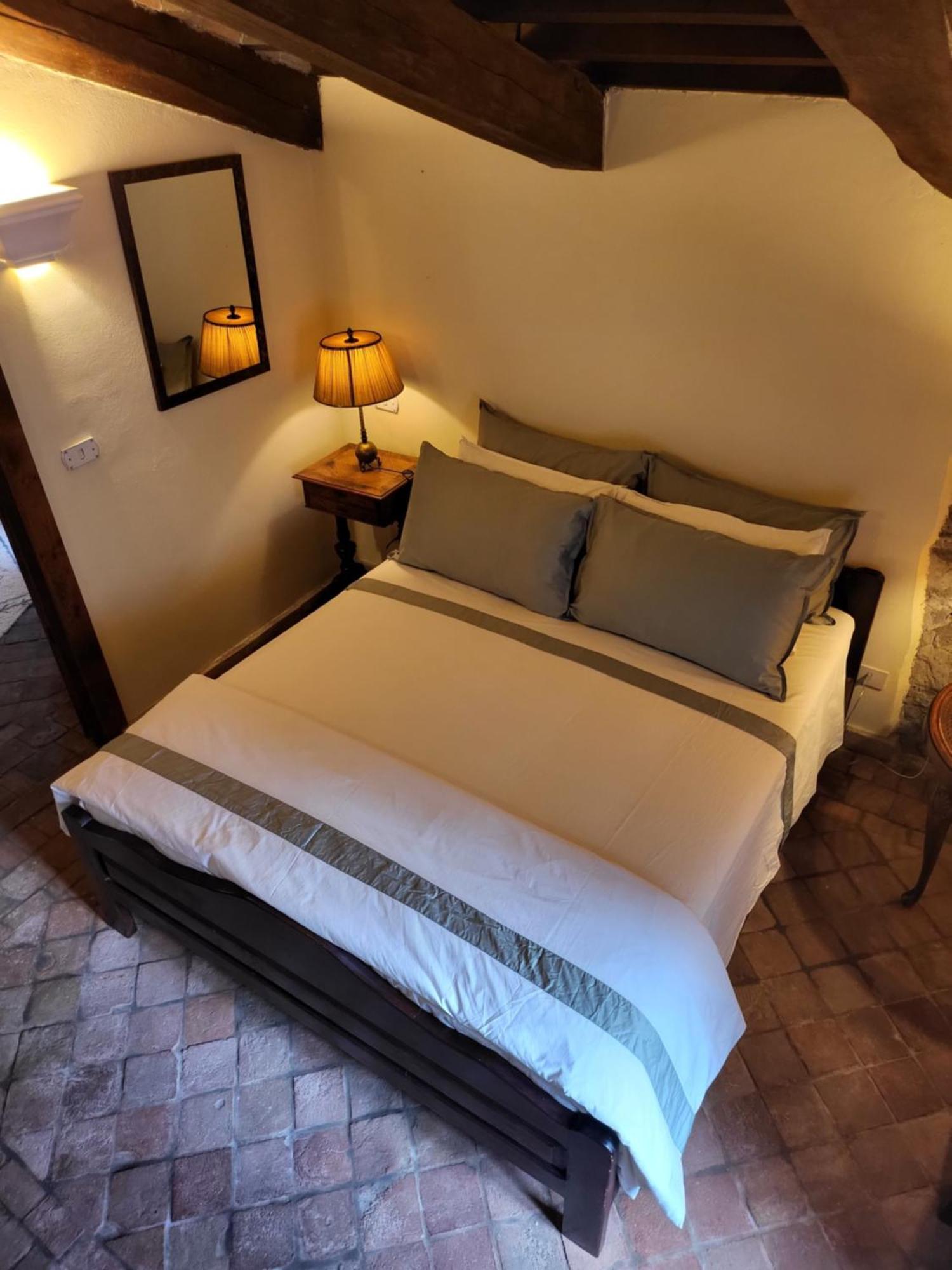 Country House La Collina Di Bargiano - Casa Raffaella アッレローナ エクステリア 写真